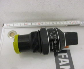 Емкостный датчик уровня 
Kapazitiver Füllstandsensor
FEP-beschichteter Stabsensor zur Niveauerfassung
von leitfähigen Flüssigkeiten, Wasser und Abwasser in
Metalltanks, Zement-Waschwasser, etc.
Elektrischer Anschluss: 4pol Stecker
Anschlussspannung: 9-36 VDC
Ausgang. 4-20mA (-I-)
Bürde: 750 Ohm (24VDC)
Prozessanschluss: G1“
Stablänge: E 1000mm
Stabdurchmesser: 8 mm
Stabisolierung: FEP Ø 10 mm
Material Gehäuse/Sonde:1.4301 (AISI 304)
Gehäuse-Schutzart: IP67, Stecker IP65
Prozess-Temperatur: -40 ...+85°C Dinel